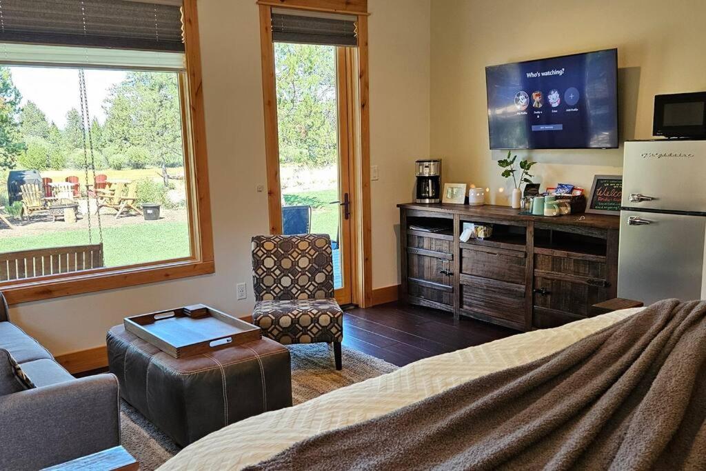 Beautiful Riverfront Near Mt Bachelor With Hot Tub Bend Exterior photo