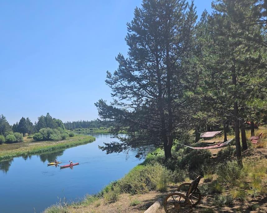 Beautiful Riverfront Near Mt Bachelor With Hot Tub Bend Exterior photo