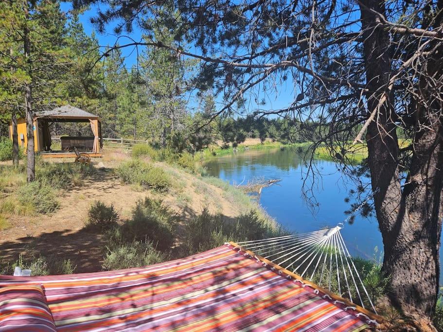 Beautiful Riverfront Near Mt Bachelor With Hot Tub Bend Exterior photo