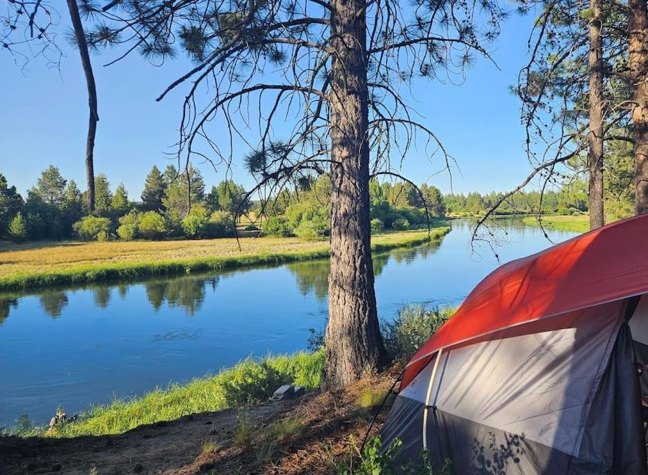 Beautiful Riverfront Near Mt Bachelor With Hot Tub Bend Exterior photo