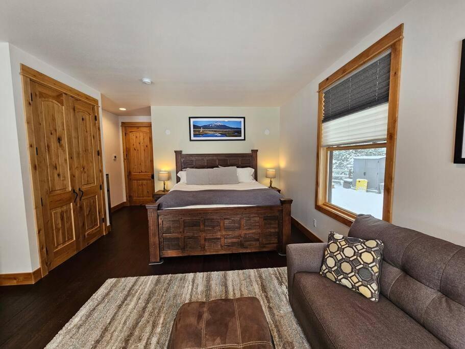 Beautiful Riverfront Near Mt Bachelor With Hot Tub Bend Exterior photo